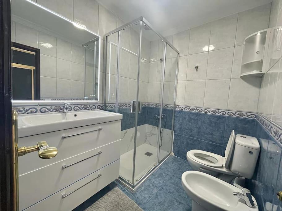 Affordable Holiday Accommodation For Large Families And Groups At Las Canteras Beach With 3 Bedrooms And Free Parking Las Palmas de Gran Canaria Ngoại thất bức ảnh