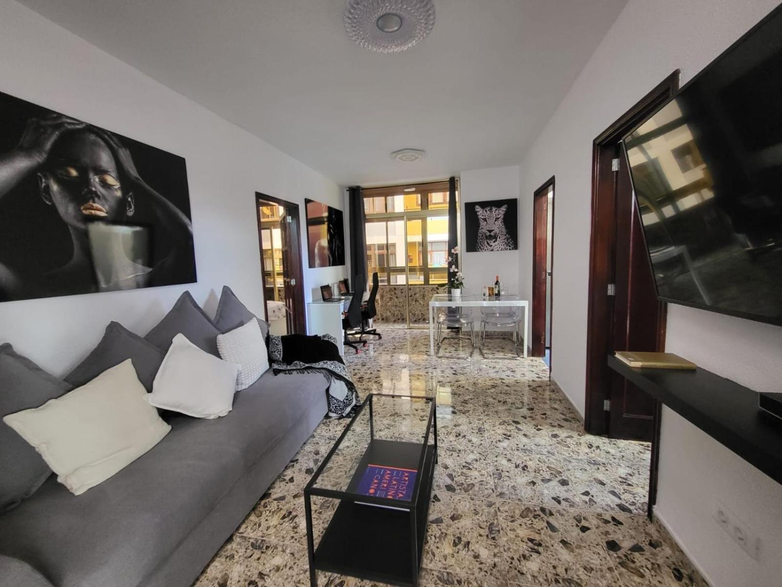 Affordable Holiday Accommodation For Large Families And Groups At Las Canteras Beach With 3 Bedrooms And Free Parking Las Palmas de Gran Canaria Ngoại thất bức ảnh