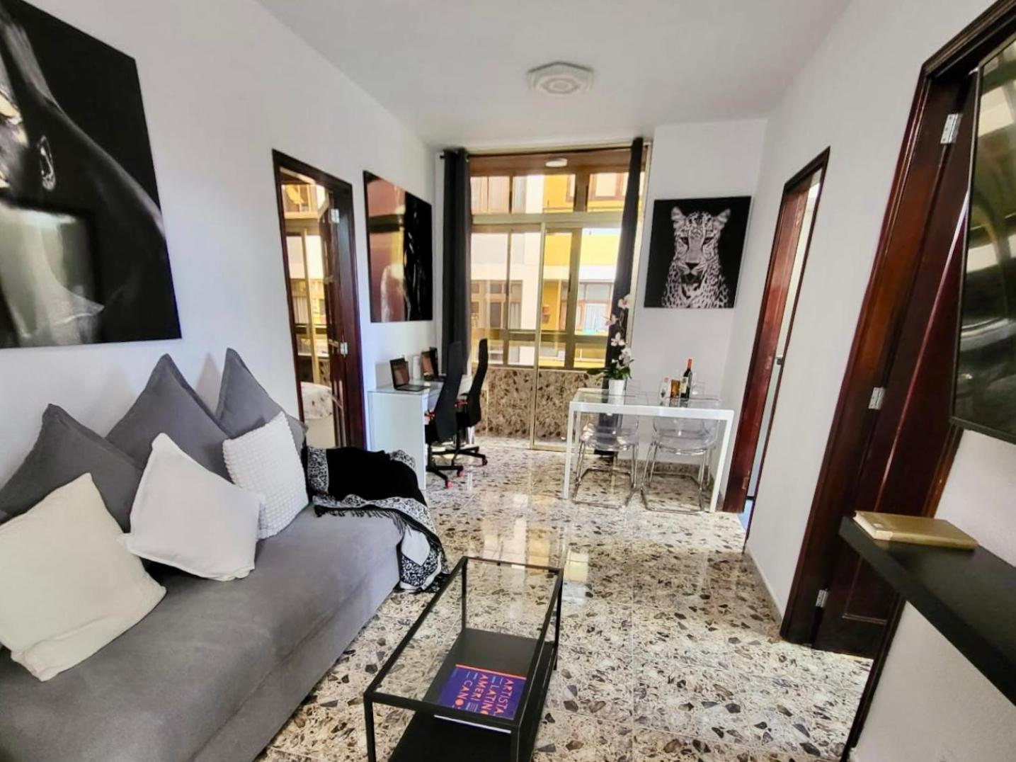 Affordable Holiday Accommodation For Large Families And Groups At Las Canteras Beach With 3 Bedrooms And Free Parking Las Palmas de Gran Canaria Ngoại thất bức ảnh