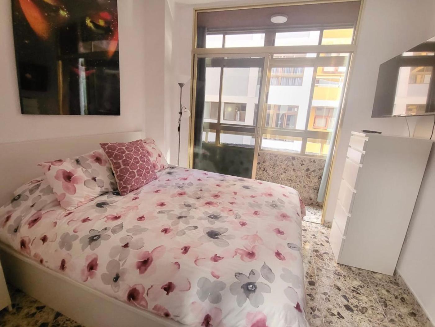 Affordable Holiday Accommodation For Large Families And Groups At Las Canteras Beach With 3 Bedrooms And Free Parking Las Palmas de Gran Canaria Ngoại thất bức ảnh