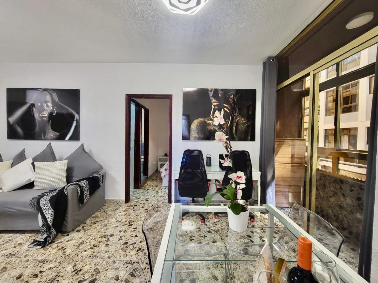 Affordable Holiday Accommodation For Large Families And Groups At Las Canteras Beach With 3 Bedrooms And Free Parking Las Palmas de Gran Canaria Ngoại thất bức ảnh