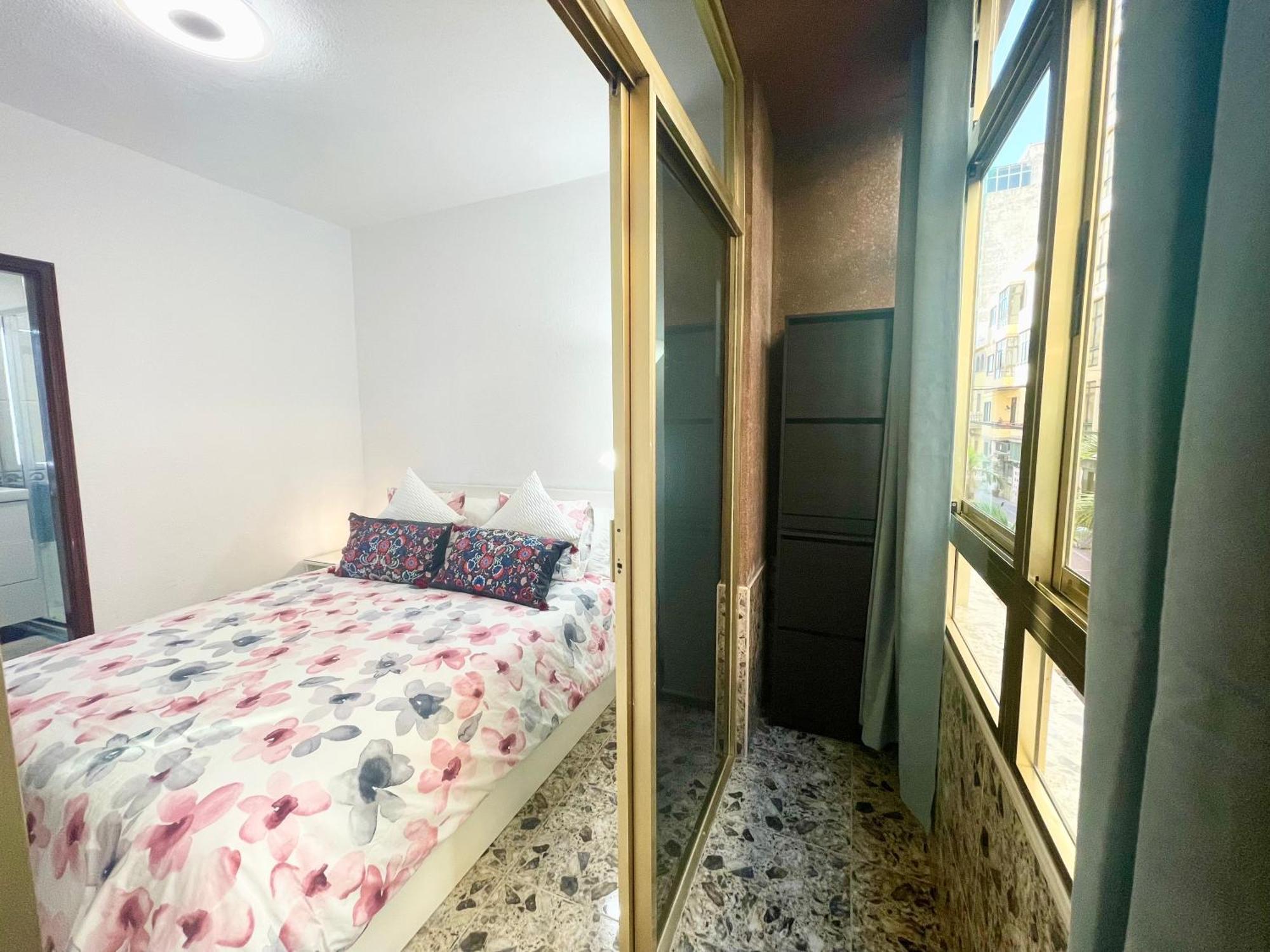 Affordable Holiday Accommodation For Large Families And Groups At Las Canteras Beach With 3 Bedrooms And Free Parking Las Palmas de Gran Canaria Ngoại thất bức ảnh