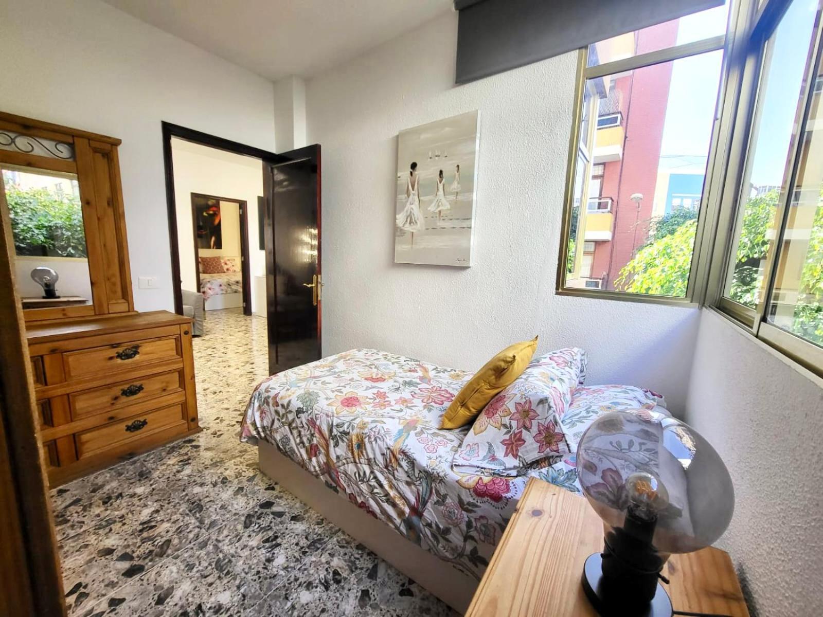 Affordable Holiday Accommodation For Large Families And Groups At Las Canteras Beach With 3 Bedrooms And Free Parking Las Palmas de Gran Canaria Ngoại thất bức ảnh
