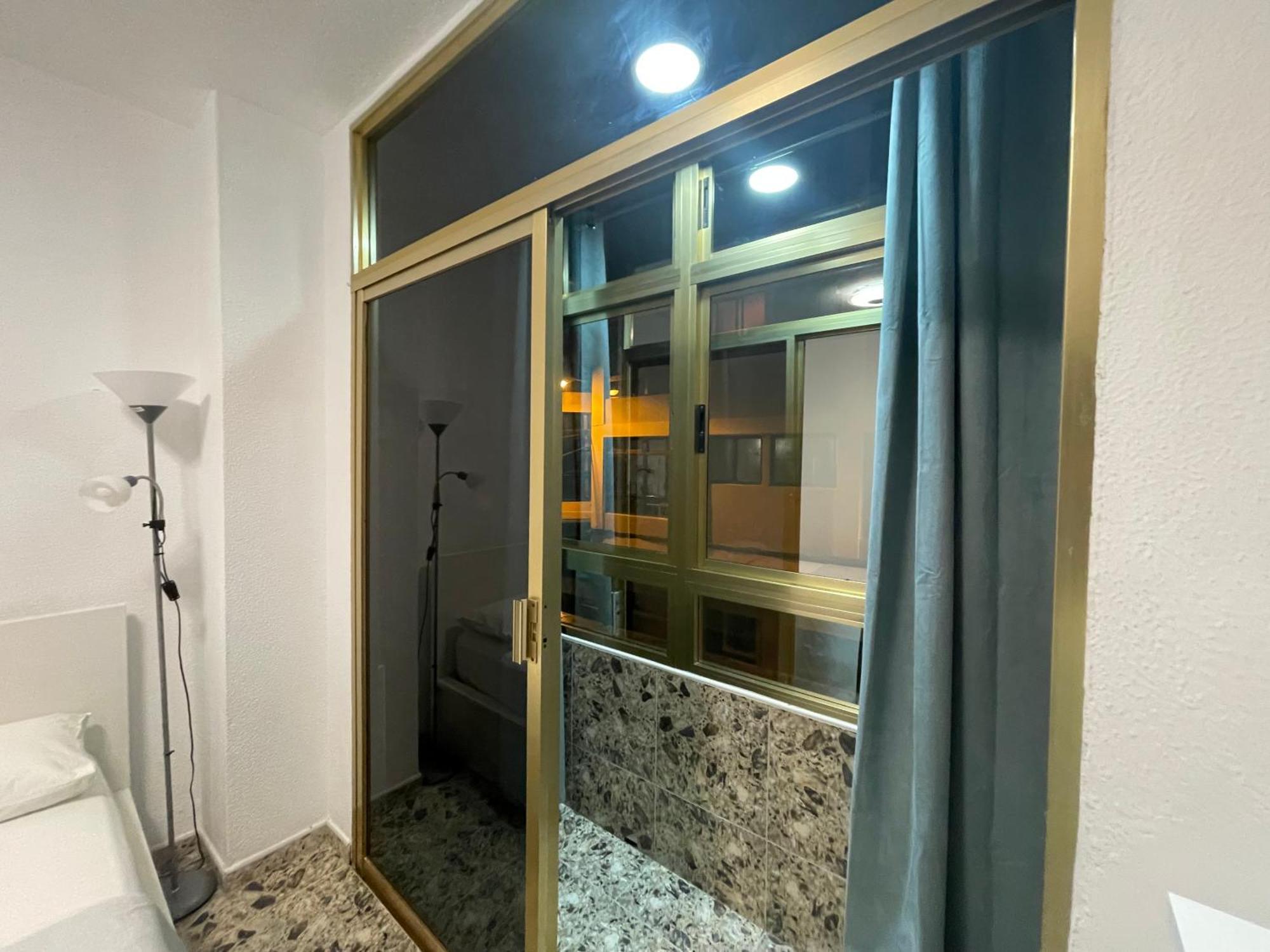 Affordable Holiday Accommodation For Large Families And Groups At Las Canteras Beach With 3 Bedrooms And Free Parking Las Palmas de Gran Canaria Ngoại thất bức ảnh