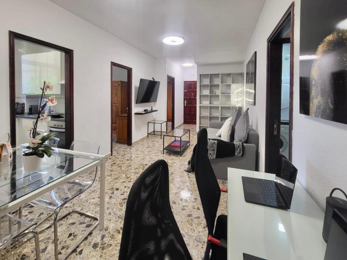 Affordable Holiday Accommodation For Large Families And Groups At Las Canteras Beach With 3 Bedrooms And Free Parking Las Palmas de Gran Canaria Ngoại thất bức ảnh
