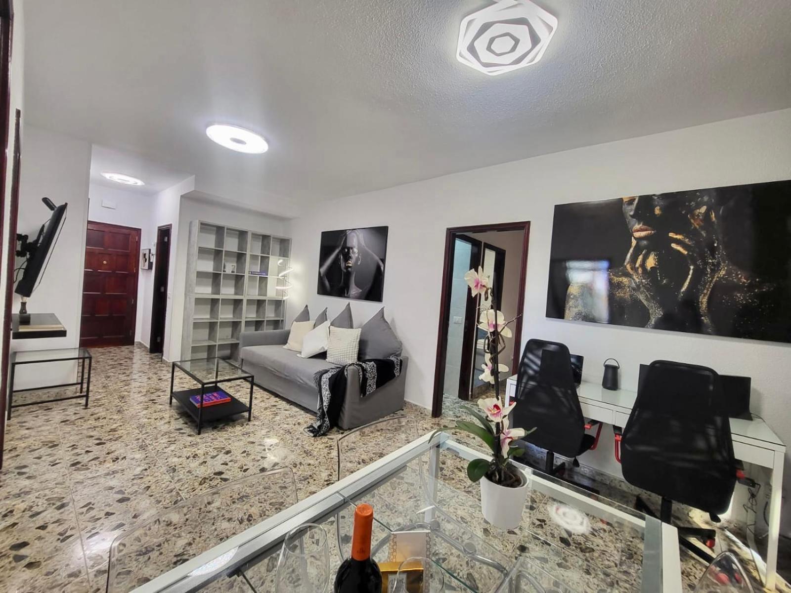 Affordable Holiday Accommodation For Large Families And Groups At Las Canteras Beach With 3 Bedrooms And Free Parking Las Palmas de Gran Canaria Ngoại thất bức ảnh